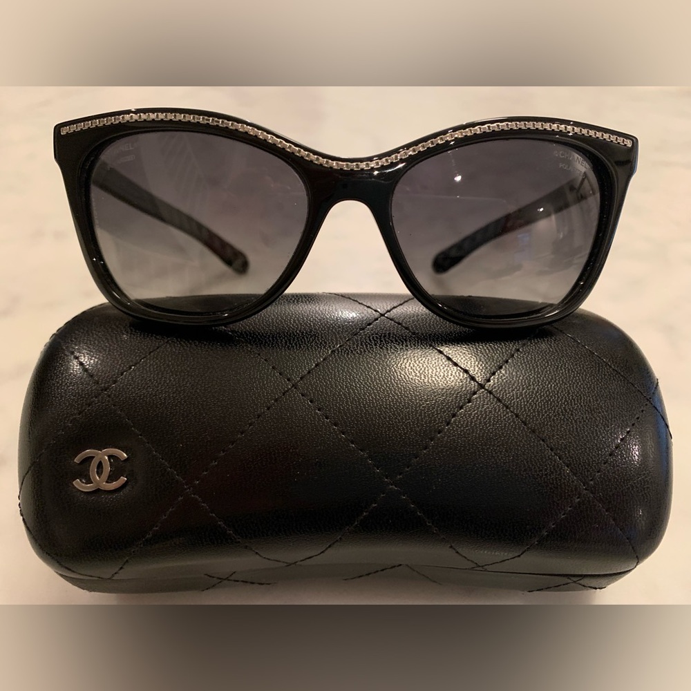 CHANEL Black Classic Polarized Chain Detail Sunglasses